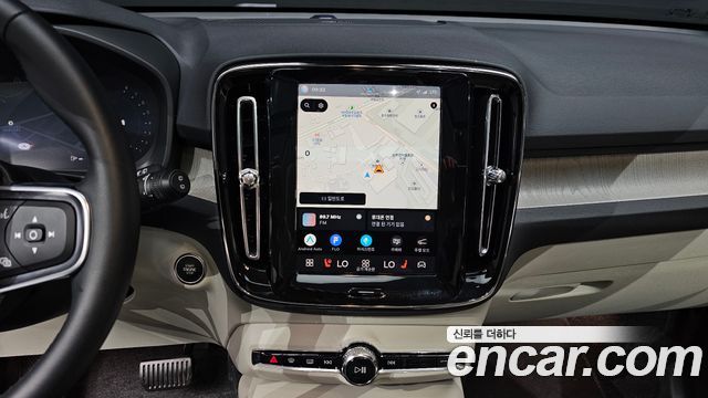Volvo XC40 B4 Ultra Bright 2025 — фото 15