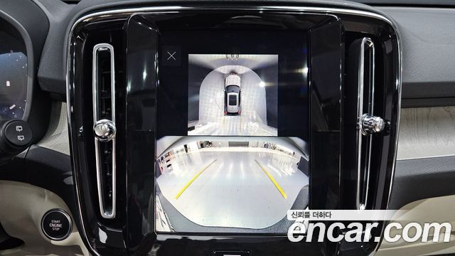 Volvo XC40 B4 Ultra Bright 2025 — фото 16