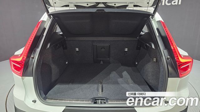 Volvo XC40 B4 Ultra Bright 2025 — фото 20