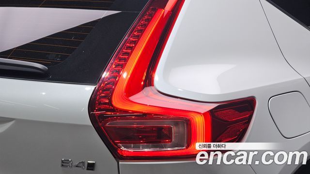Volvo XC40 B4 Ultra Bright 2025 — фото 23