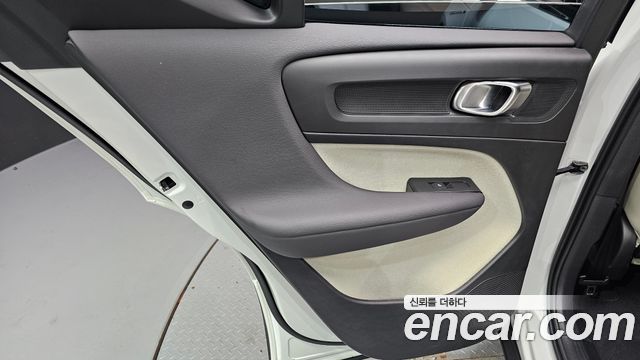 Volvo XC40 B4 Ultra Bright 2025 — фото 25