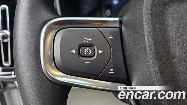 Volvo XC40 B4 Ultra Bright 2025 — фото 34