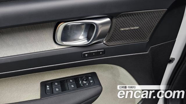 Volvo XC40 B4 Ultra Bright 2025 — фото 36