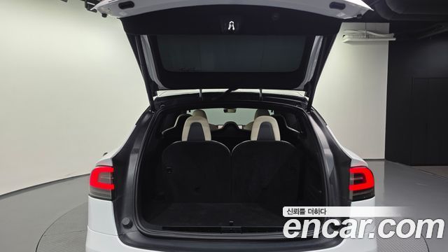 Tesla Model X AWD 2023 — фото 24
