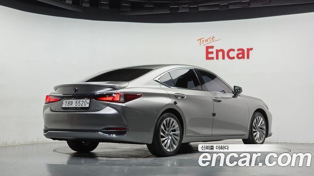 Lexus ES300h (VII) Luxury Plus 2019 — фото 2