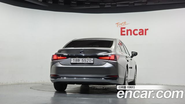 Lexus ES300h (VII) Luxury Plus 2019 — фото 4