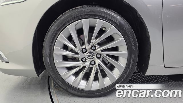 Lexus ES300h (VII) Luxury Plus 2019 — фото 5