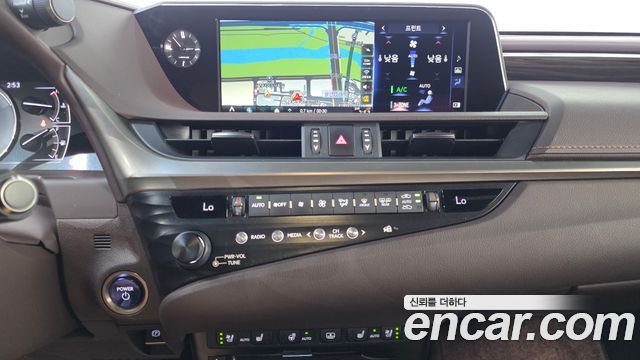 Lexus ES300h (VII) Luxury Plus 2019 — фото 35