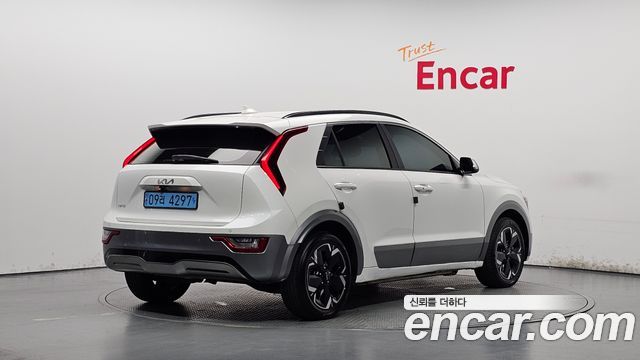 Kia Niro EV Earth 2023 — фото 2