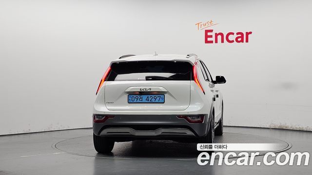 Kia Niro EV Earth 2023 — фото 4