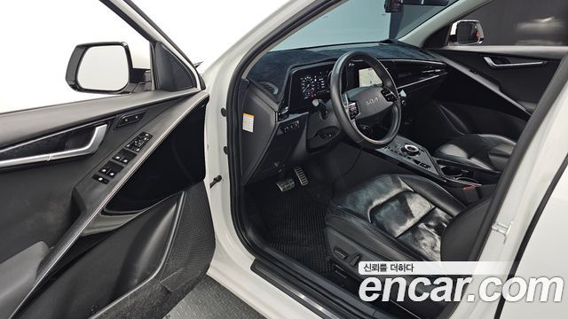 Kia Niro EV Earth 2023 — фото 11