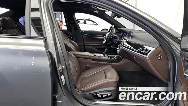 BMW 7 Series (G11) 740d xDrive M Sport 2018 — фото 11