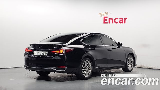 Lexus ES300h (VII) Luxury Plus 2019 — фото 2