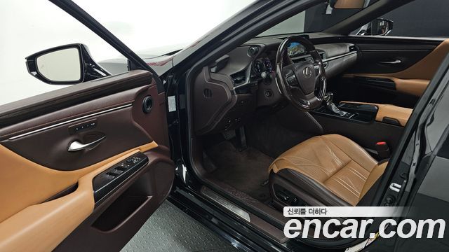 Lexus ES300h (VII) Luxury Plus 2019 — фото 11