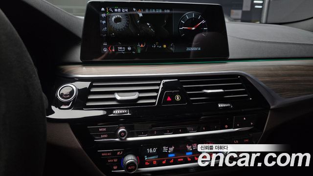 BMW 5 Series (G30) 530i xDrive M Sport Package Plus 2018 — фото 14