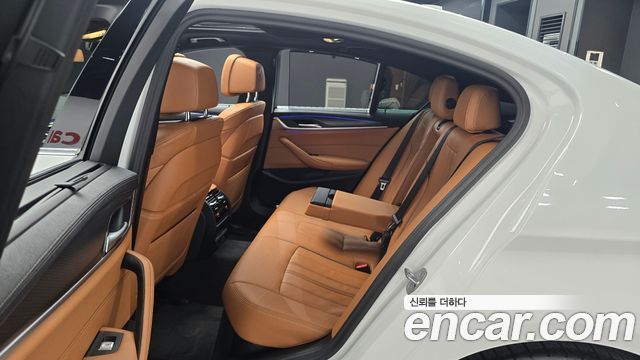 BMW 5 Series (G30) 520i M Sport 2023 — фото 16