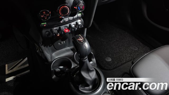 MINI Cooper 5Door Standard 3rd 2018 — фото 9