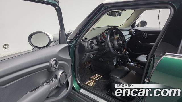 MINI Cooper 5Door Standard 3rd 2018 — фото 10