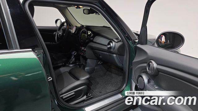 MINI Cooper 5Door Standard 3rd 2018 — фото 11