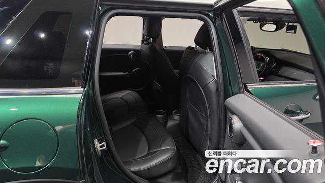 MINI Cooper 5Door Standard 3rd 2018 — фото 12