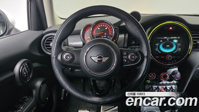 MINI Cooper 5Door Standard 3rd 2018 — фото 13