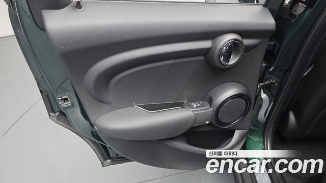 MINI Cooper 5Door Standard 3rd 2018 — фото 25