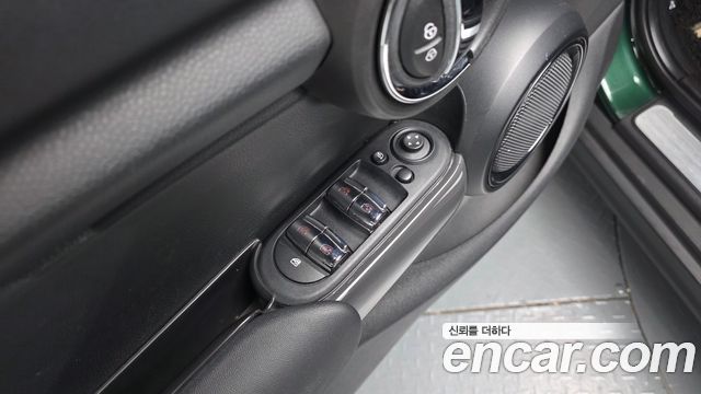 MINI Cooper 5Door Standard 3rd 2018 — фото 27