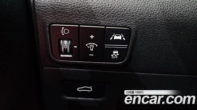 Kia K5 (III) 2.0 Noblesse 2022 — фото 32