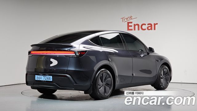 Tesla Model Y RWD 2025 — фото 2