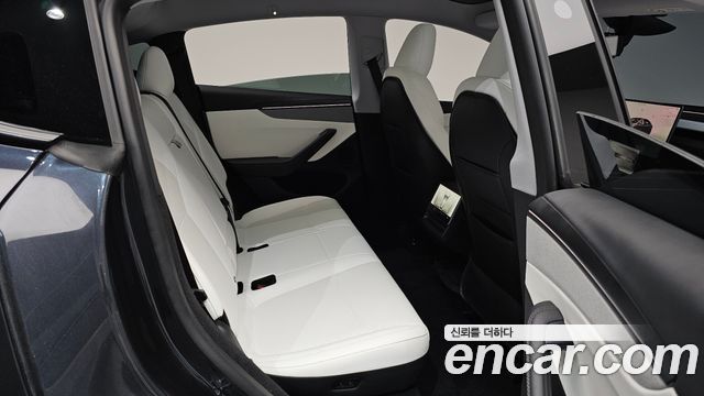 Tesla Model Y RWD 2025 — фото 12
