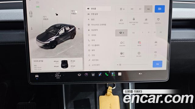 Tesla Model Y RWD 2025 — фото 17
