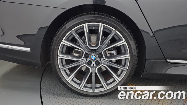 BMW 7 Series (G11) 740Li xDrive M Sport Package 2022 — фото 27