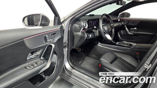 Mercedes-Benz A-Class (W177) A220 Hatchback 2025 — фото 10