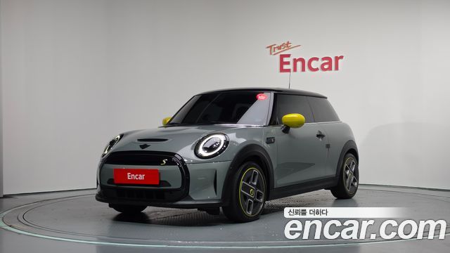 MINI Cooper Electric SE Electric 3rd 2022 — фото 1