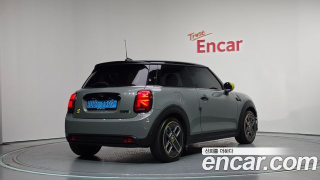 MINI Cooper Electric SE Electric 3rd 2022 — фото 2
