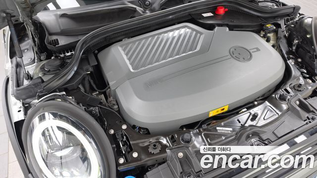 MINI Cooper Electric SE Electric 3rd 2022 — фото 6