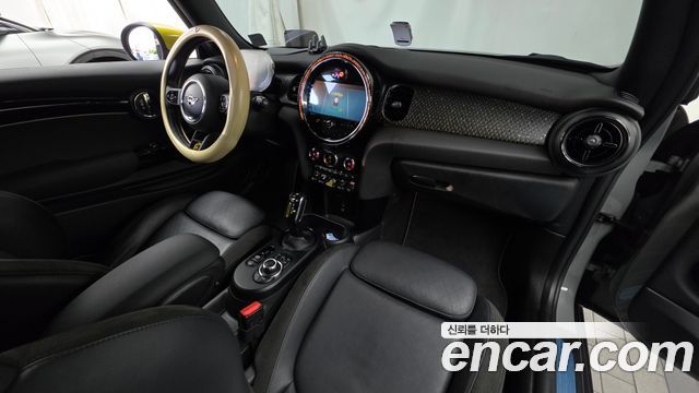 MINI Cooper Electric SE Electric 3rd 2022 — фото 7