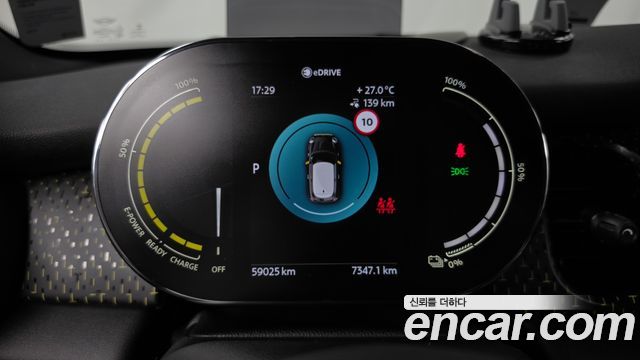 MINI Cooper Electric SE Electric 3rd 2022 — фото 8