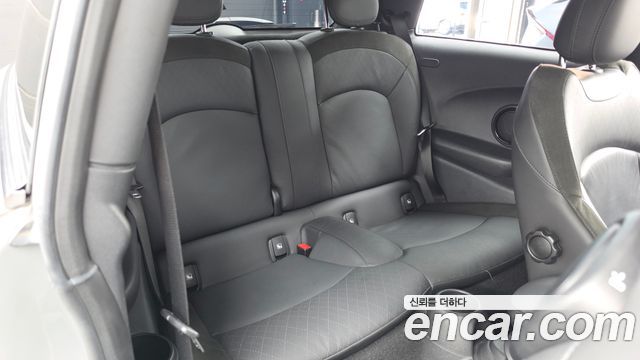 MINI Cooper Electric SE Electric 3rd 2022 — фото 12