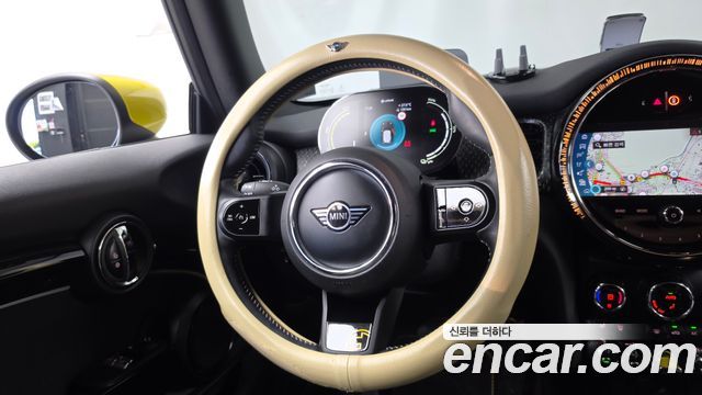 MINI Cooper Electric SE Electric 3rd 2022 — фото 13