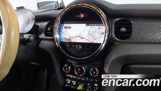 MINI Cooper Electric SE Electric 3rd 2022 — фото 14