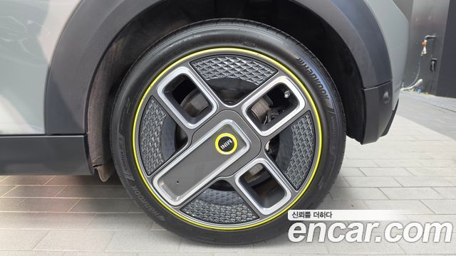 MINI Cooper Electric SE Electric 3rd 2022 — фото 21