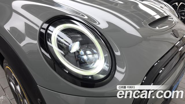 MINI Cooper Electric SE Electric 3rd 2022 — фото 22