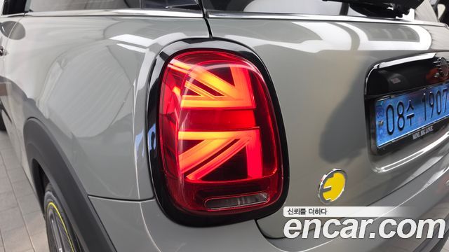 MINI Cooper Electric SE Electric 3rd 2022 — фото 23