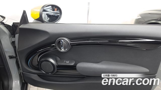 MINI Cooper Electric SE Electric 3rd 2022 — фото 25