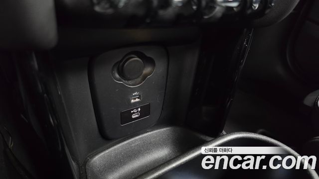 MINI Cooper Electric SE Electric 3rd 2022 — фото 29