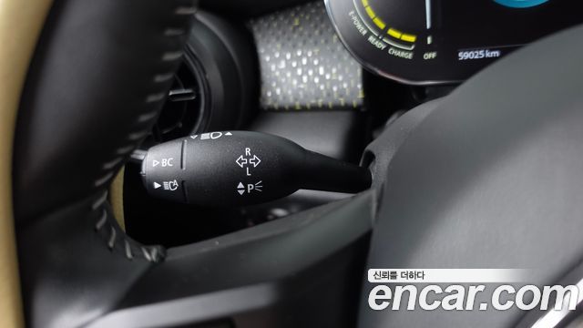 MINI Cooper Electric SE Electric 3rd 2022 — фото 31