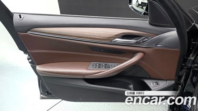 BMW 5 Series (G30) 530i xDrive M Sport Package Plus 2018 — фото 24