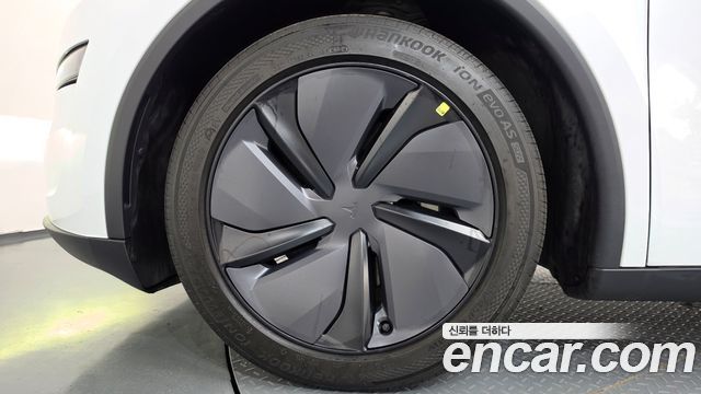 Tesla Model Y Long Range AWD 2025 — фото 5