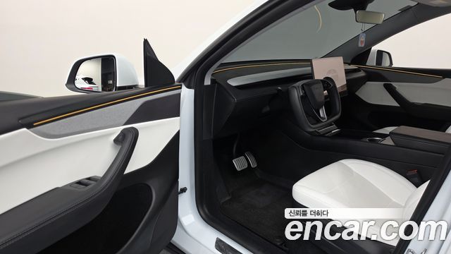 Tesla Model Y Long Range AWD 2025 — фото 10